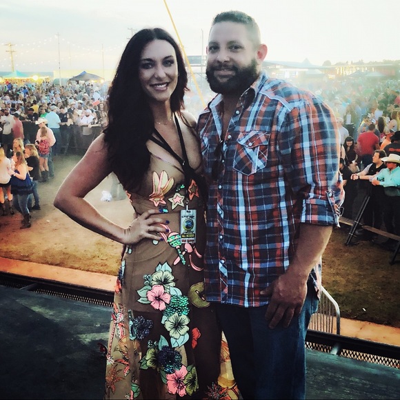 Meet your Posher, Shelley - Picture 3 of 3